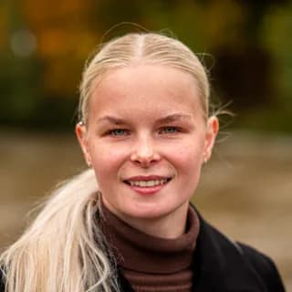 Sara Koivula, myynti & asiakaspalvelu, M2B Solutions